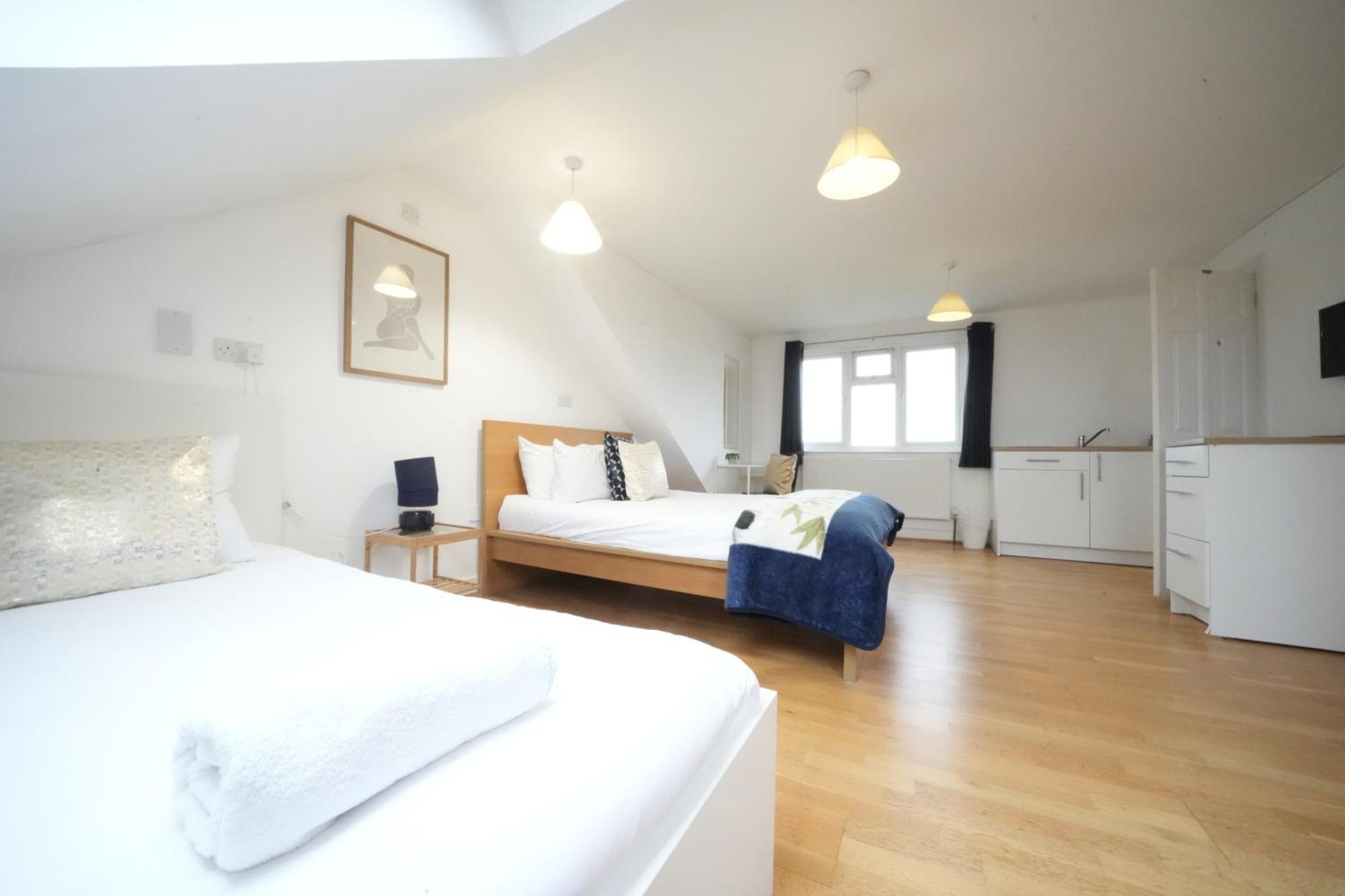 The Great Airport Place: Heathrow-Convenient Private Rooms Harmondsworth Exterior photo