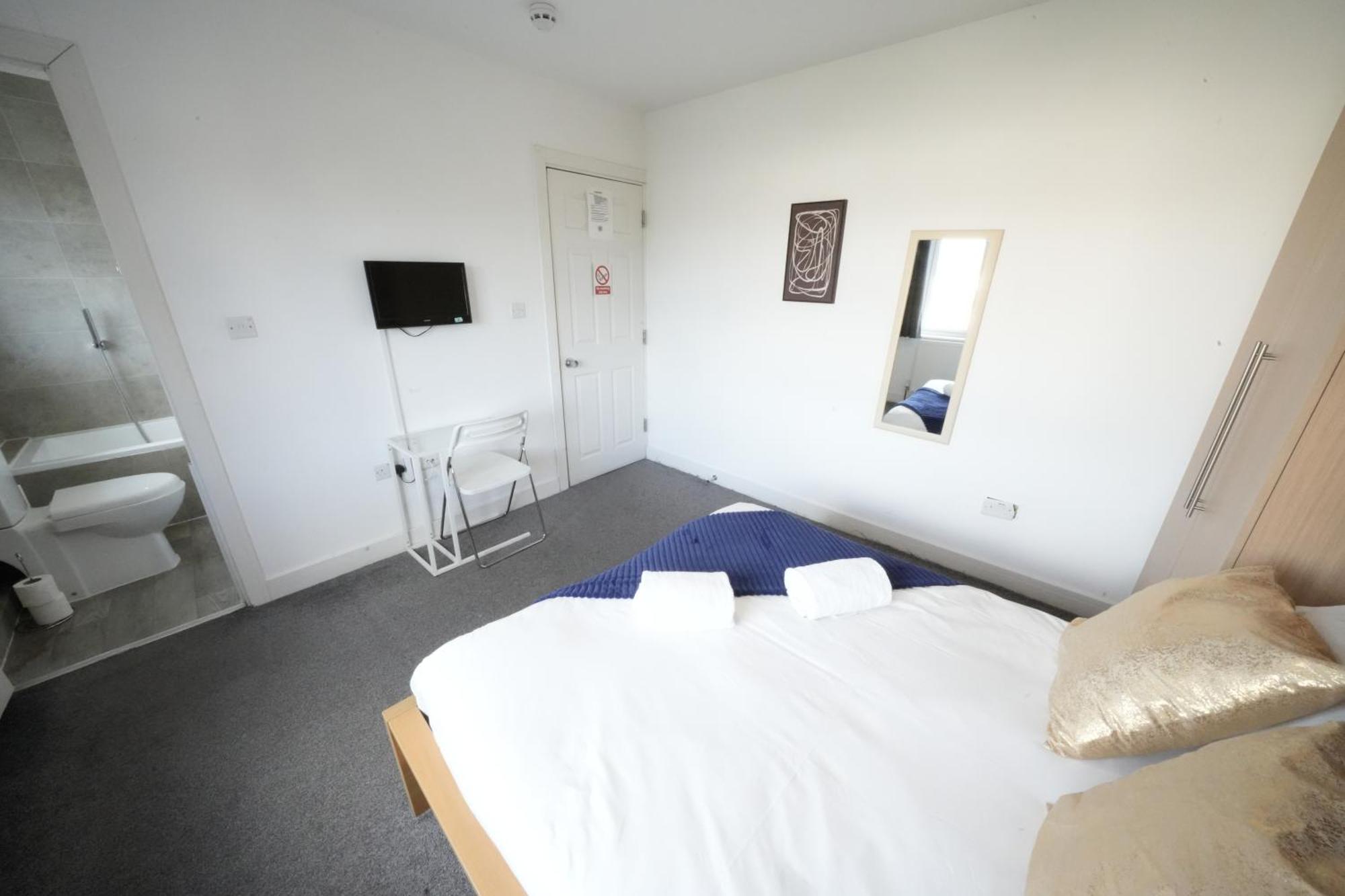 The Great Airport Place: Heathrow-Convenient Private Rooms Harmondsworth Exterior photo