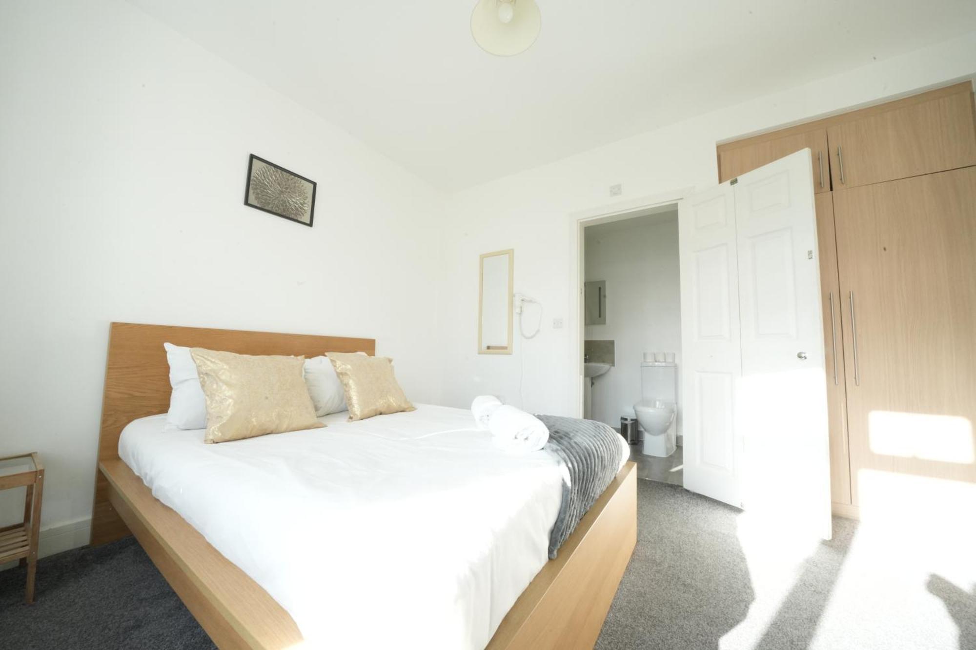 The Great Airport Place: Heathrow-Convenient Private Rooms Harmondsworth Exterior photo