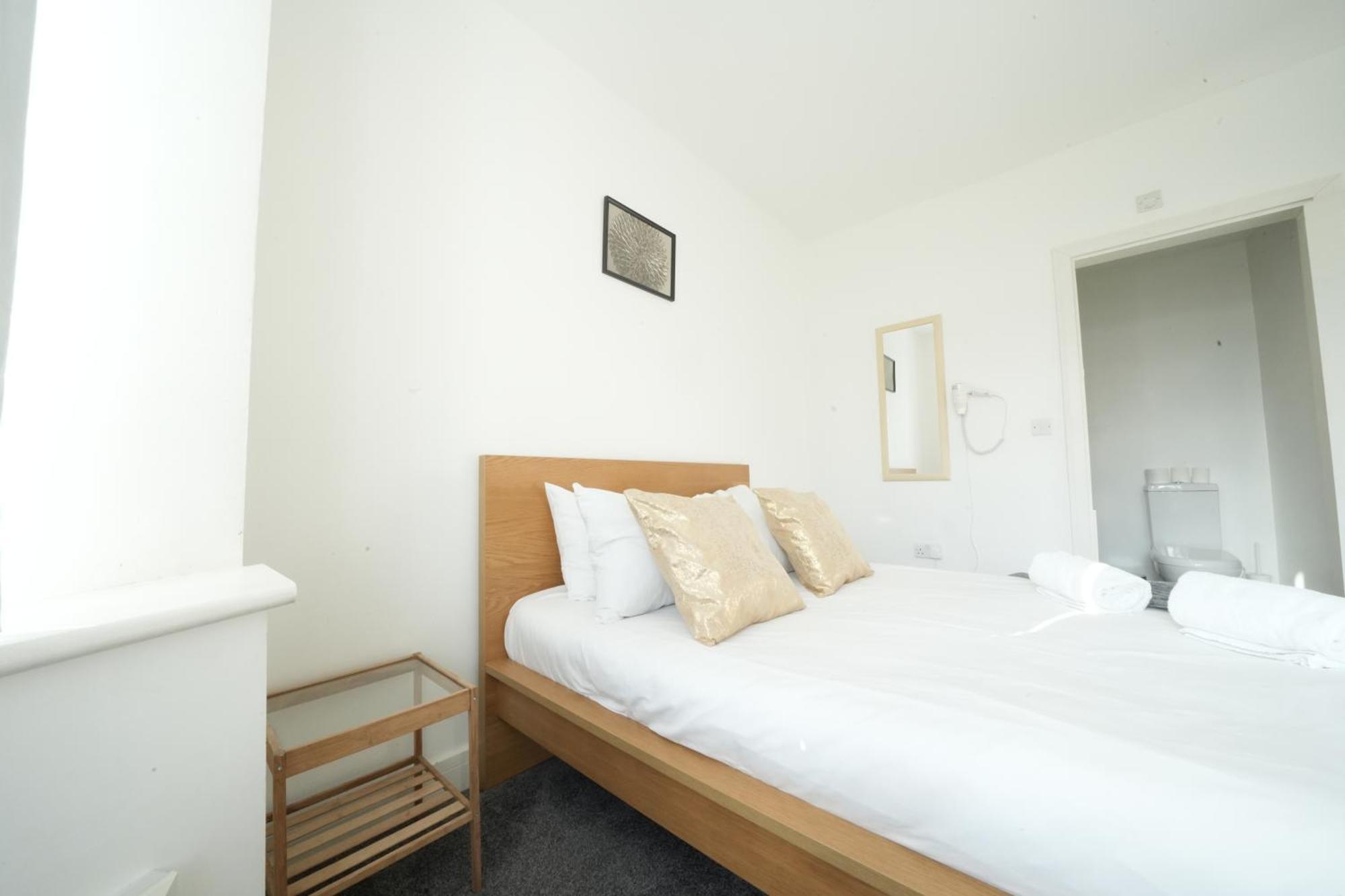 The Great Airport Place: Heathrow-Convenient Private Rooms Harmondsworth Exterior photo